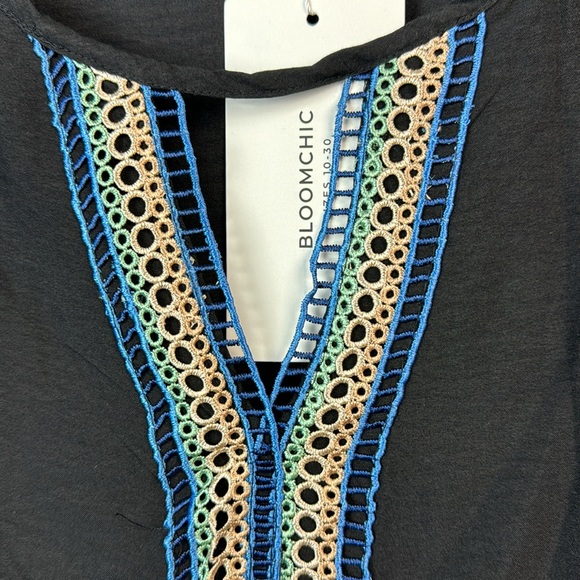 BloomChic Black Crochet Trim Keyhole Top Plus Size 18/20 2X - Picture 4 of 6